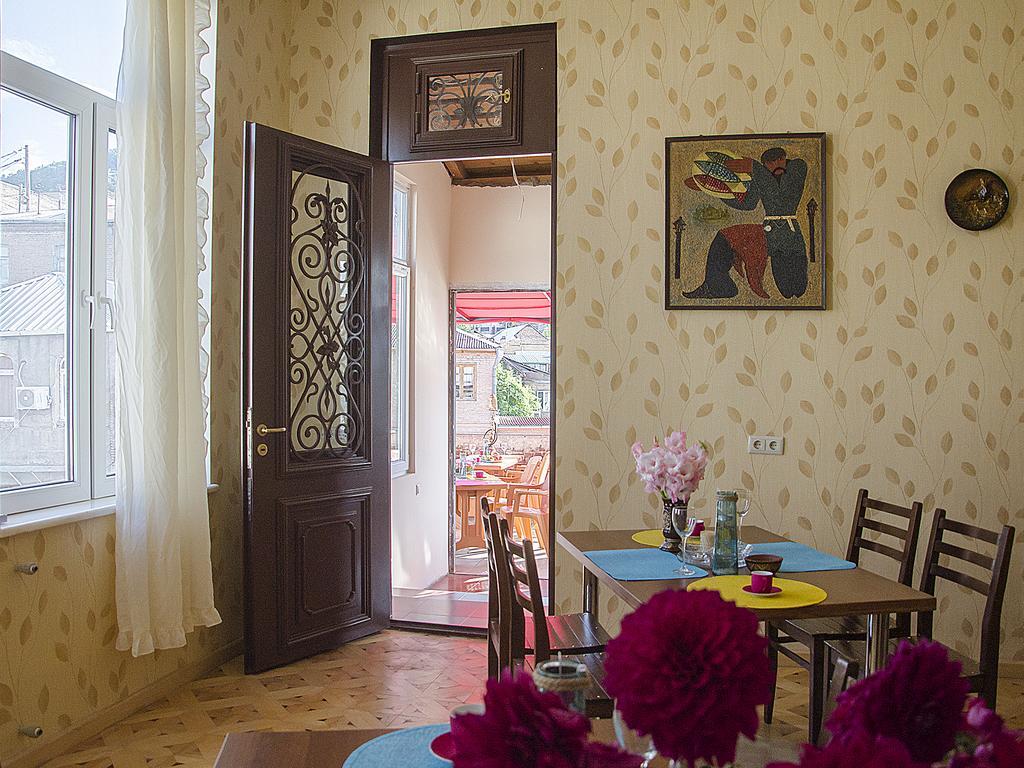 Griboedov Hostel & Suites Tbilisi Exteriör bild
