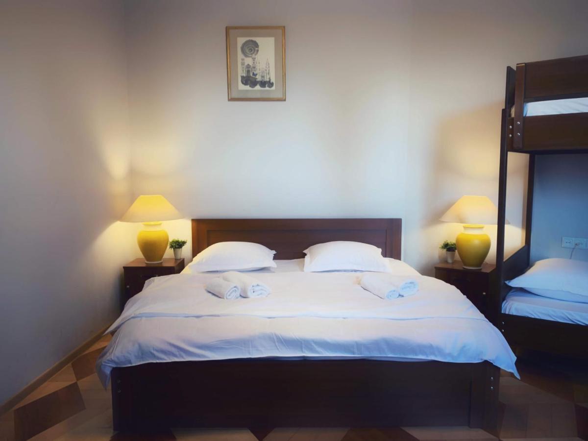 Griboedov Hostel & Suites Tbilisi Rum bild